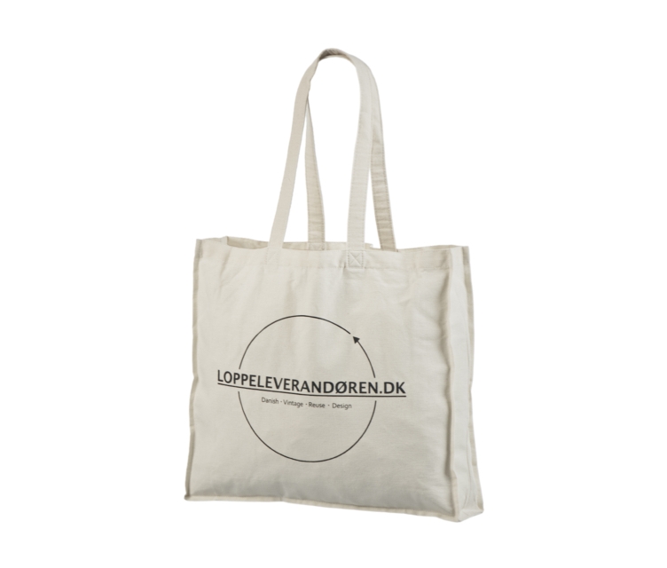 Naturfärgade bredbottnade tygkassar av bomull. Storlek 50×38+14 cm